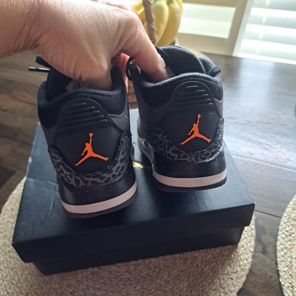 Jordan 3 Retro🩶🧡🖤 - Picture 2 of 13